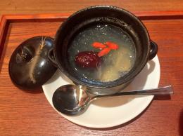 燕窩湯(土日月限定、他の曜日は予約制)