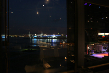 港の夜景がきれいに見えるレストラン特集　モーション・ブルー・横浜02