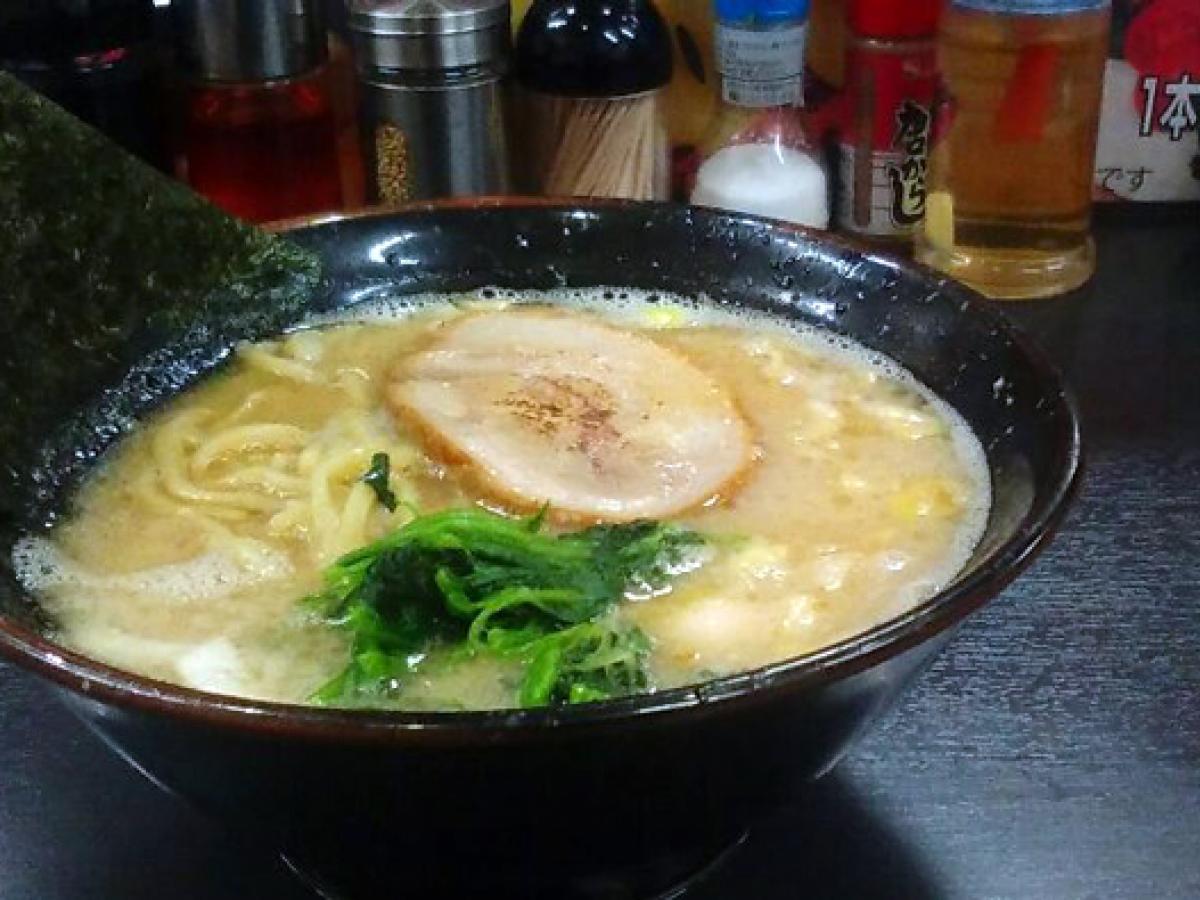 横浜家系ラーメン すずき家 子安本店フォト2