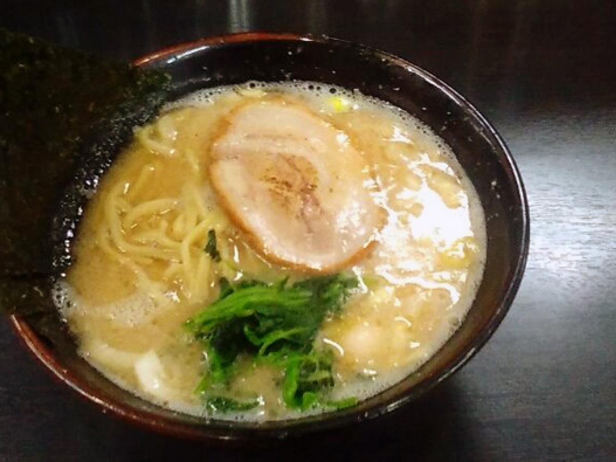 横浜家系ラーメン すずき家 子安本店フォト3