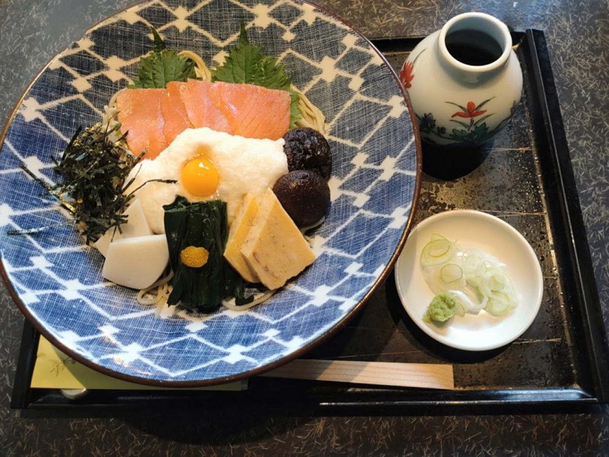 そば・炭火焼ダイニング 吉田家フォト1
