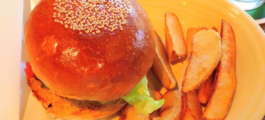 Burger house codie's コディーズ【店内わんちゃん同伴OK☆床または膝上ステイ、カートは外】~新山下~フォト2