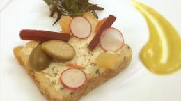 大山鶏とフォカッチャのテリーヌ仕立て