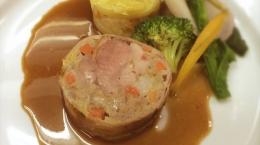 自家製ベーコンで巻いた鴨ムネ肉のﾛｰｽﾄ