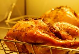 4400円 大満足 2.5hコース 飲み放題付 もちろんロティサリーチキンも！ <br>ゆったり2.5h 飲み放題付コース！ 人気のアヒージョや絶品ロティサリーチキンも食べられます！